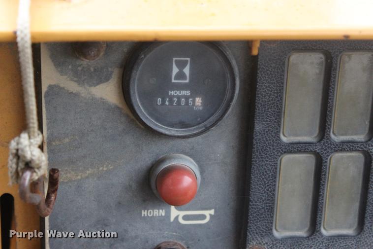 image for item L3048 1995 Dresser TD8H dozer