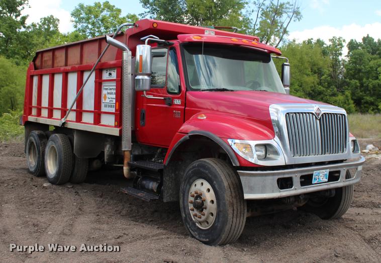 image for item L3050 2007 International 7500 dump truck