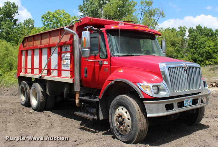 image for item L3050 2007 International 7500 dump truck