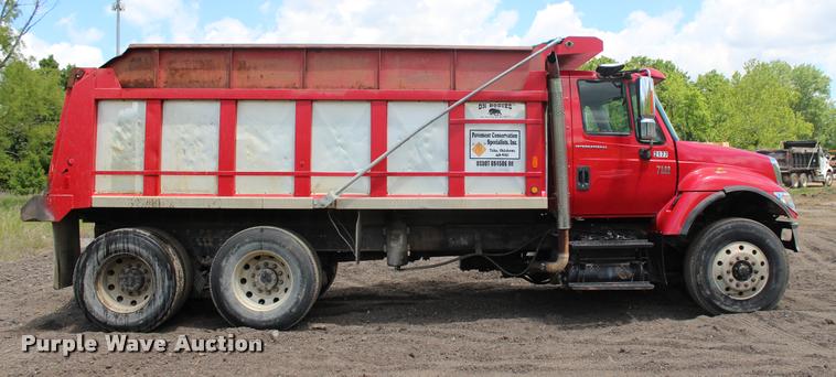 image for item L3050 2007 International 7500 dump truck
