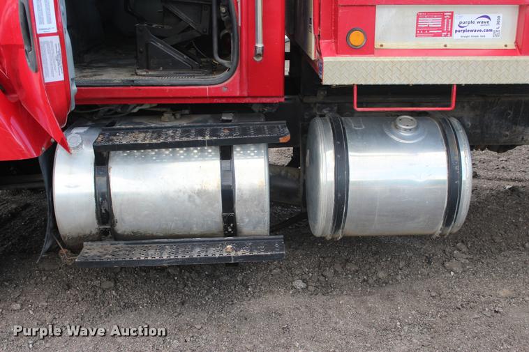 image for item L3050 2007 International 7500 dump truck