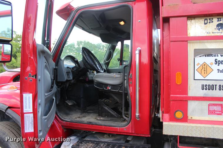 image for item L3050 2007 International 7500 dump truck