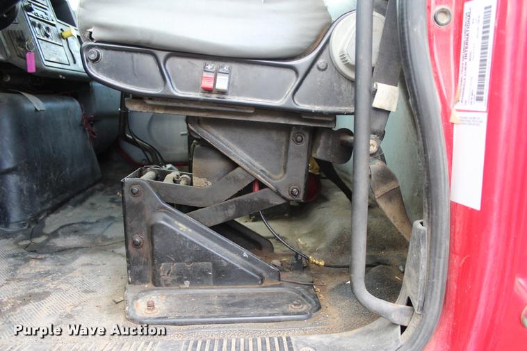 image for item L3050 2007 International 7500 dump truck