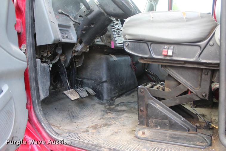 image for item L3050 2007 International 7500 dump truck