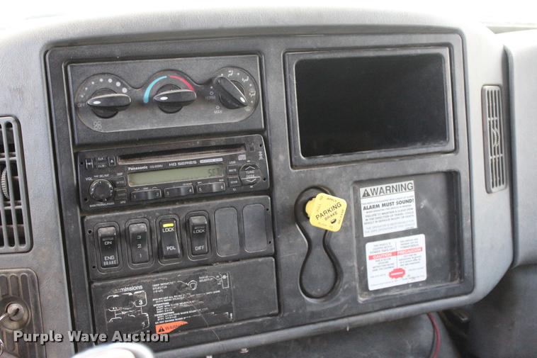 image for item L3050 2007 International 7500 dump truck