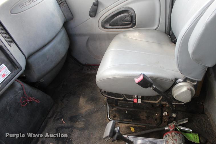 image for item L3050 2007 International 7500 dump truck