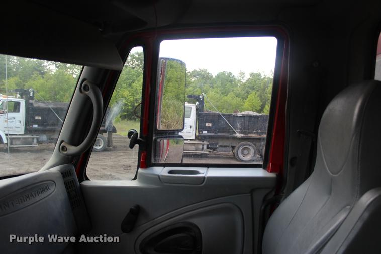 image for item L3050 2007 International 7500 dump truck