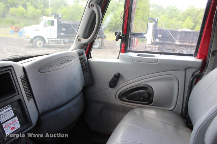 image for item L3050 2007 International 7500 dump truck