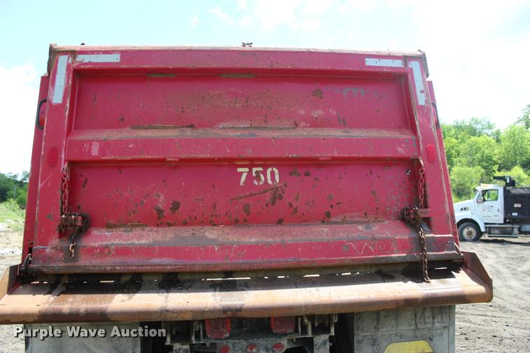 image for item L3050 2007 International 7500 dump truck