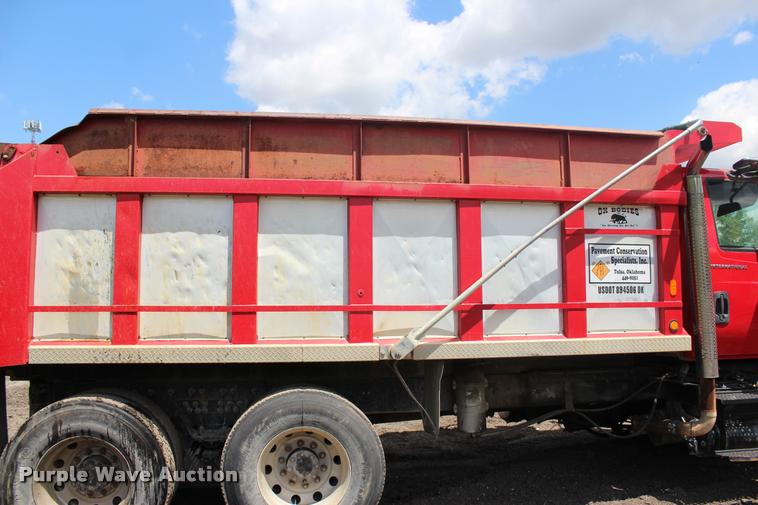 image for item L3050 2007 International 7500 dump truck