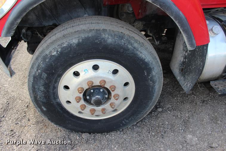 image for item L3050 2007 International 7500 dump truck