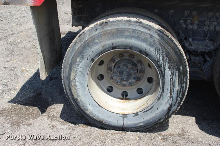 image for item L3050 2007 International 7500 dump truck