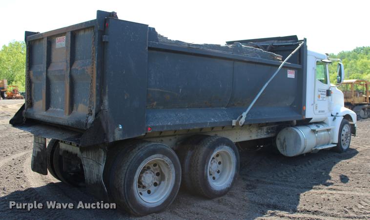 image for item L3052 2005 International 9400i dump truck