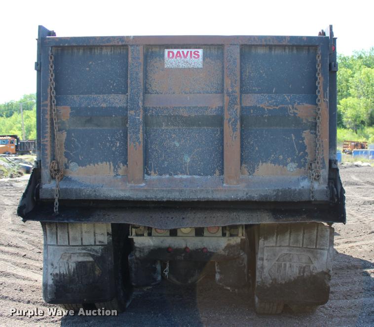 image for item L3052 2005 International 9400i dump truck