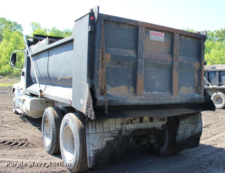 image for item L3052 2005 International 9400i dump truck