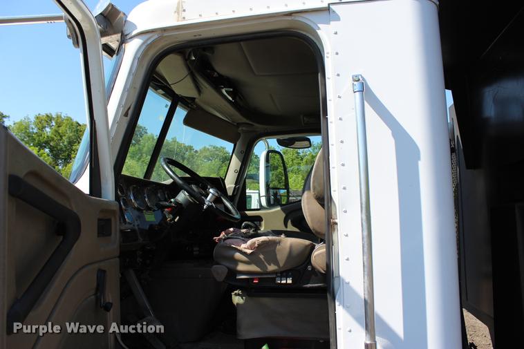 image for item L3052 2005 International 9400i dump truck