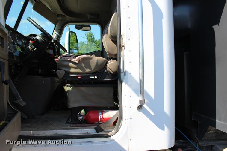 image for item L3052 2005 International 9400i dump truck