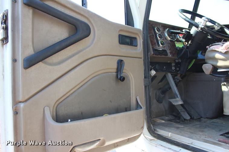 image for item L3052 2005 International 9400i dump truck