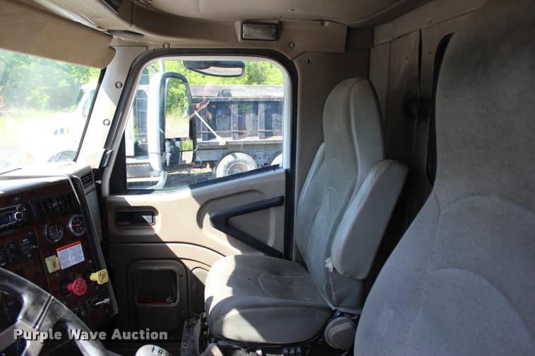 image for item L3052 2005 International 9400i dump truck