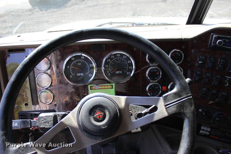 image for item L3052 2005 International 9400i dump truck