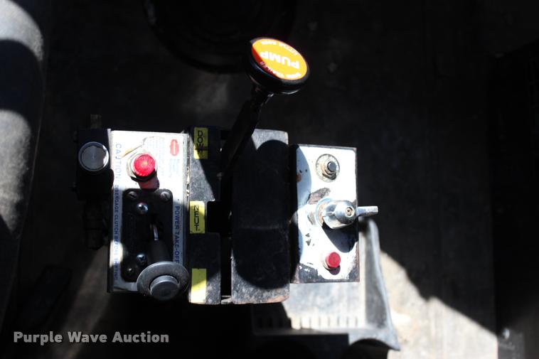 image for item L3052 2005 International 9400i dump truck