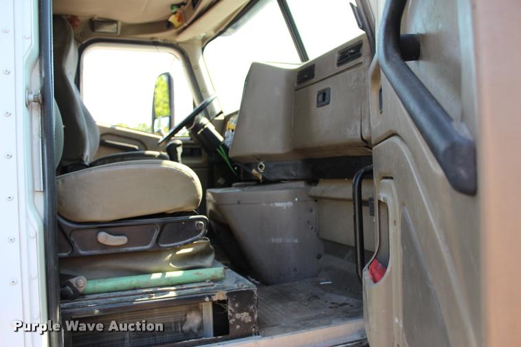 image for item L3052 2005 International 9400i dump truck