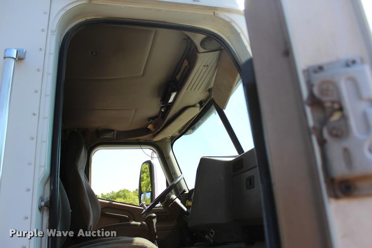 image for item L3052 2005 International 9400i dump truck