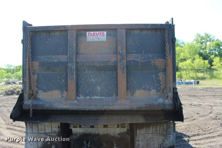 image for item L3052 2005 International 9400i dump truck
