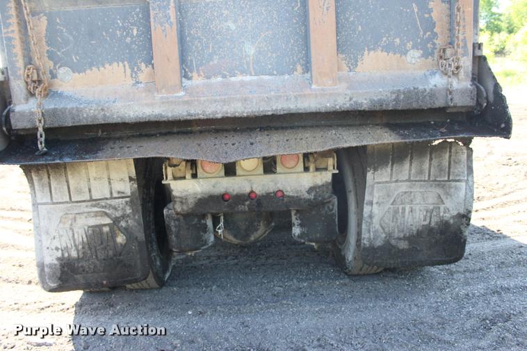 image for item L3052 2005 International 9400i dump truck