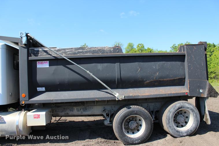 image for item L3052 2005 International 9400i dump truck