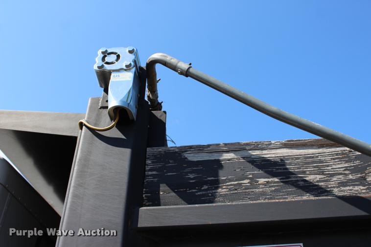 image for item L3052 2005 International 9400i dump truck