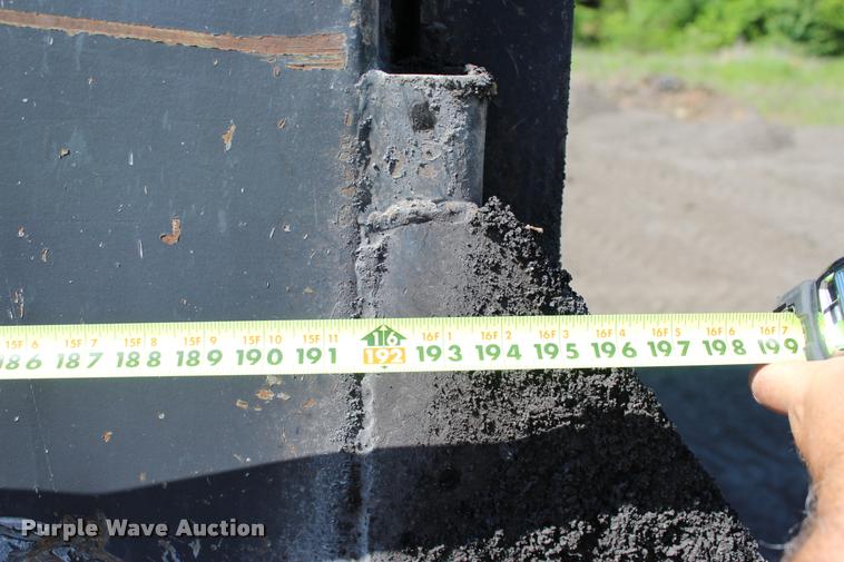 image for item L3052 2005 International 9400i dump truck