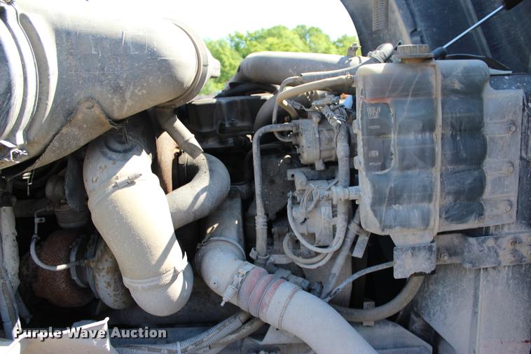 image for item L3052 2005 International 9400i dump truck