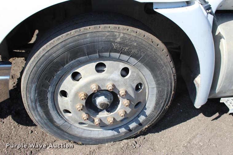 image for item L3052 2005 International 9400i dump truck