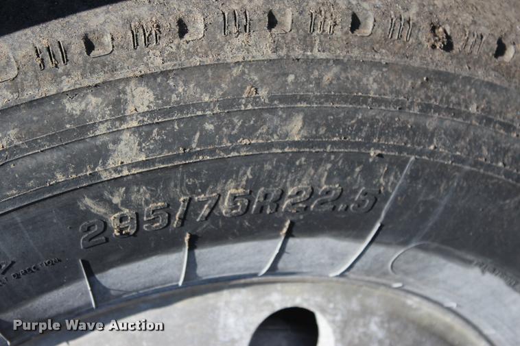 image for item L3052 2005 International 9400i dump truck