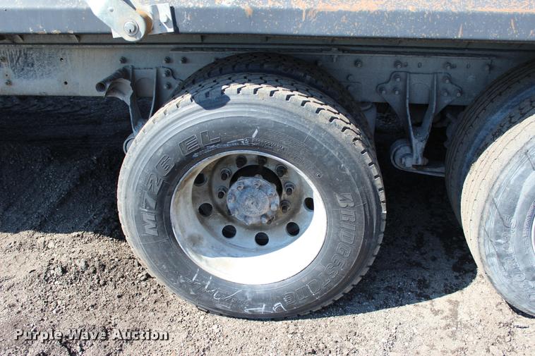 image for item L3052 2005 International 9400i dump truck