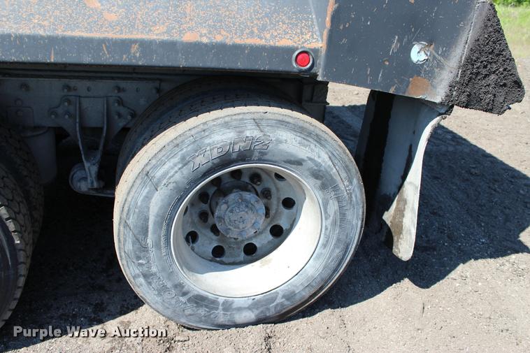 image for item L3052 2005 International 9400i dump truck