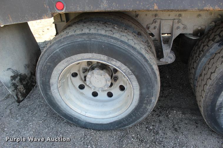 image for item L3052 2005 International 9400i dump truck