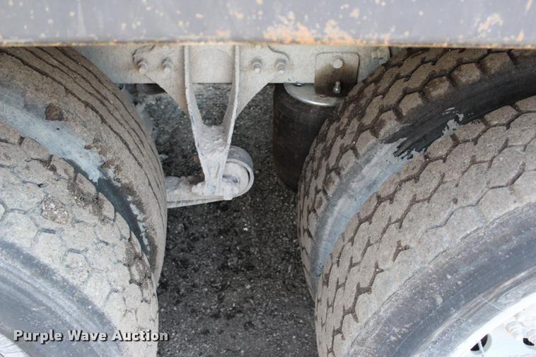 image for item L3052 2005 International 9400i dump truck