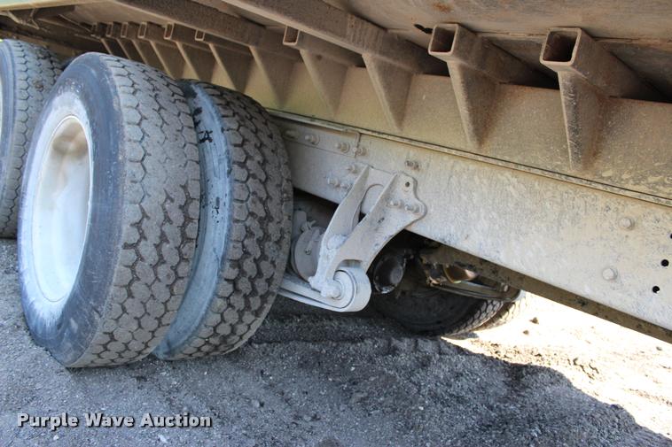 image for item L3052 2005 International 9400i dump truck