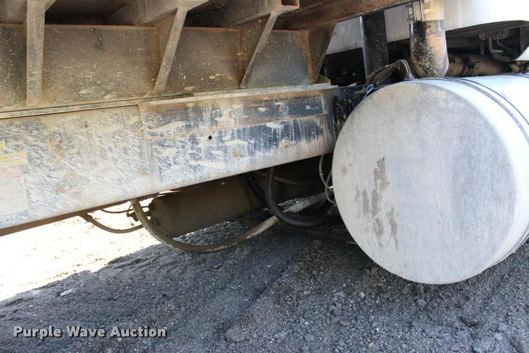 image for item L3052 2005 International 9400i dump truck