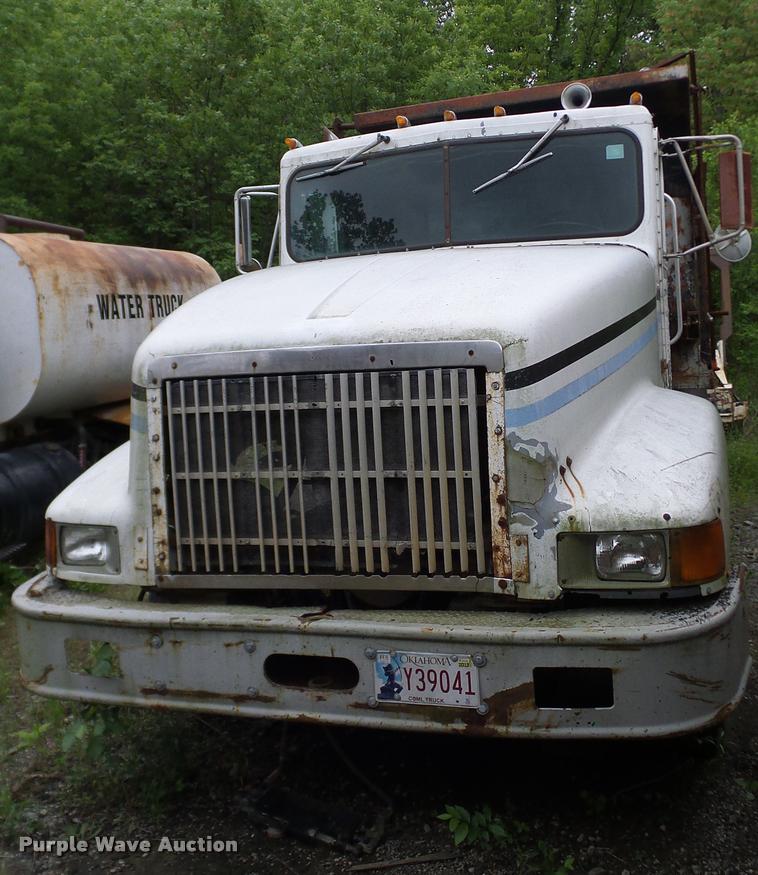 image for item L3058 1991 International 9400 dump truck