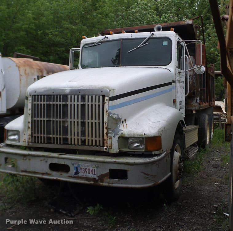 image for item L3058 1991 International 9400 dump truck