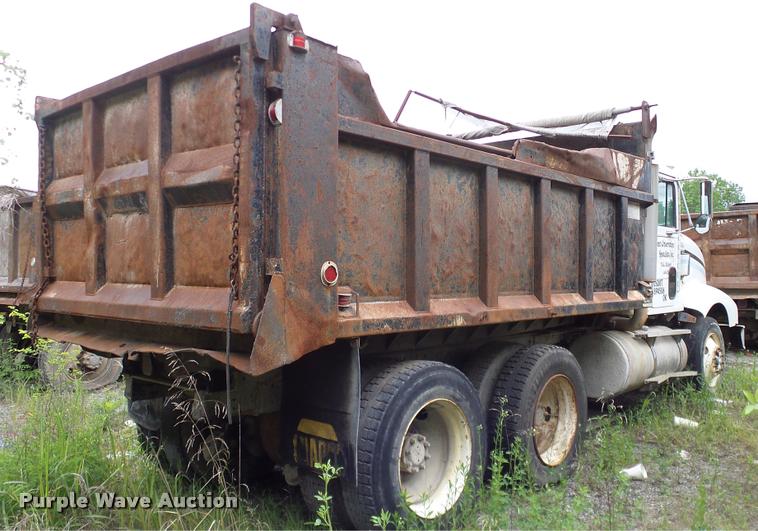 image for item L3058 1991 International 9400 dump truck