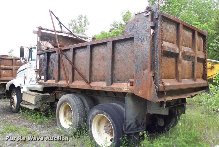 image for item L3058 1991 International 9400 dump truck