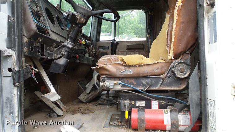 image for item L3058 1991 International 9400 dump truck