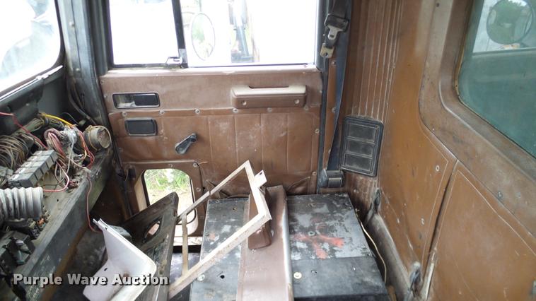 image for item L3058 1991 International 9400 dump truck