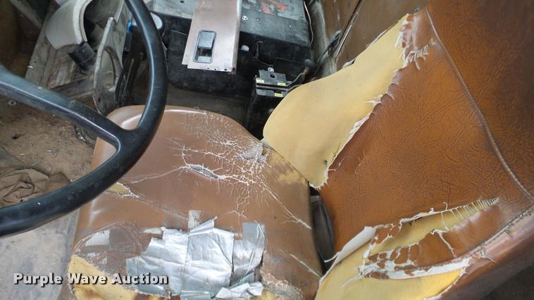 image for item L3058 1991 International 9400 dump truck