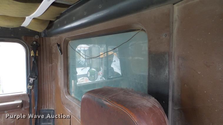 image for item L3058 1991 International 9400 dump truck