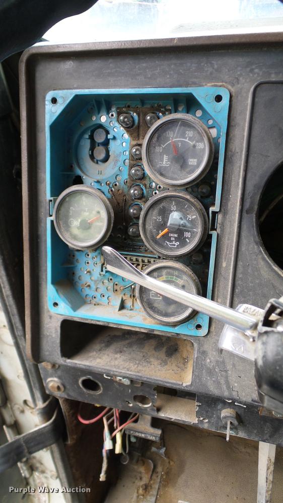 image for item L3058 1991 International 9400 dump truck